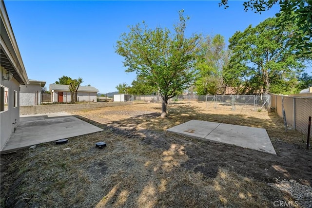8975 Curbaril Ave, Atascadero, CA 93422 - fenced backyard with a patio