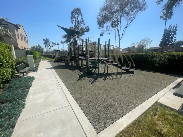 320 E Costera Ct, Placentia, CA 92870 - view of community play area