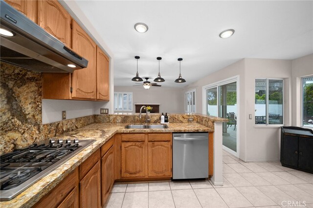 kitchen featuring under cabinet range hood, appliances with stainless steel finishes, a sink, a peninsula, and a ceiling fan