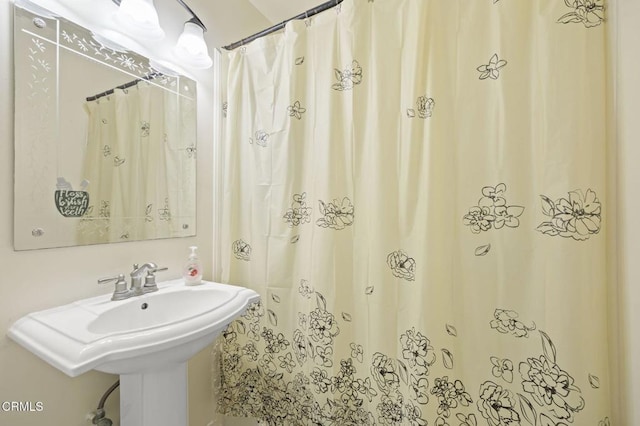 320 D St, Fillmore, CA 93015 - view of full bathroom