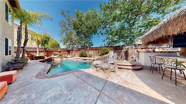 29456 Green Side Ct, Murrieta, CA 92563 - view of swimming pool featuring a patio area, a fenced backyard, and a pool with connected hot tub