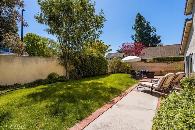 view of yard with a patio