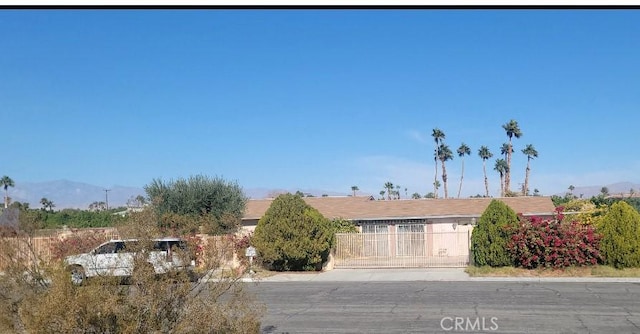 1880 Sharon Rd, Palm Springs, CA 92262 - view of front facade featuring a mountain view