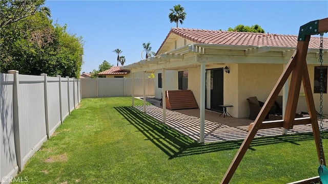 view of yard featuring a patio