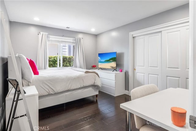 2808 Oak Ave, Manhattan Beach, CA 90266 - bedroom featuring dark wood finished floors, a closet, recessed lighting, and baseboards