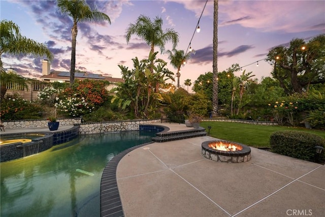 view of swimming pool featuring a patio, an outdoor fire pit, and a pool with connected hot tub