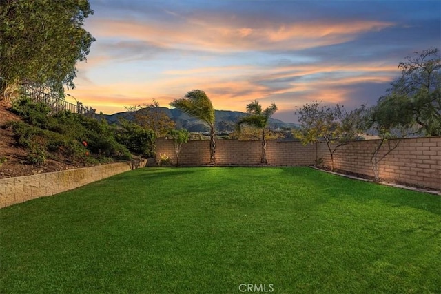 975 Manor Way, Corona, CA 92882 - view of yard