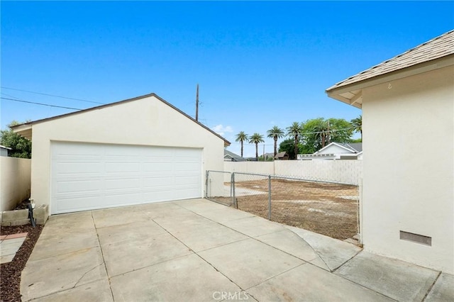 3882 Taft St, Riverside, CA 92503 - detached garage featuring fence