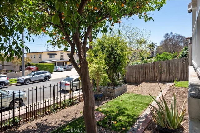 827 S Leland St, San Pedro, CA 90731 - view of yard with fence