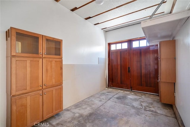 827 S Leland St, San Pedro, CA 90731 - foyer featuring concrete flooring