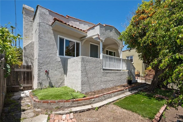 827 S Leland St, San Pedro, CA 90731 - rear view of property with stucco siding and fence