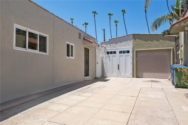 827 S Leland St, San Pedro, CA 90731 - garage with driveway