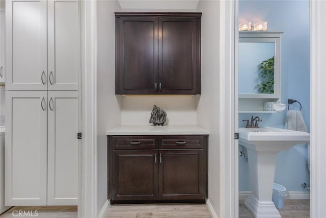 38550 Crossover Rd, Temecula, CA 92592 - bar area featuring light wood-style floors and baseboards