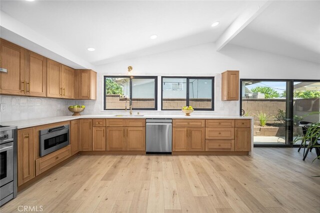 16009 Jalon Rd, La Mirada, CA 90638 - kitchen featuring stainless steel appliances, a sink, tasteful backsplash, light wood finished floors, and recessed lighting