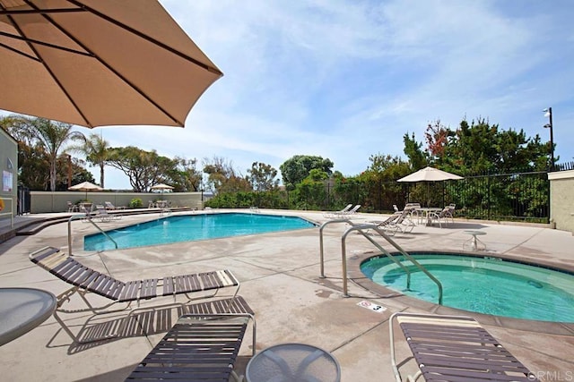1715 Kennington Rd, Encinitas, CA 92024 - community pool with a patio area and fence