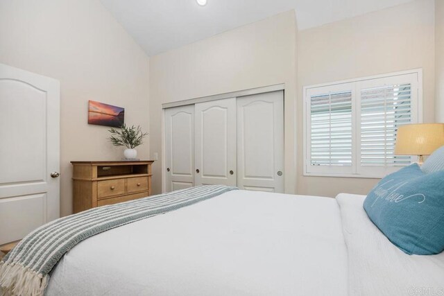 1715 Kennington Rd, Encinitas, CA 92024 - bedroom with a closet and lofted ceiling