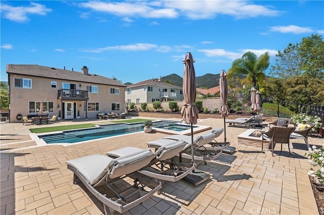 1663 Spyglass Dr, Corona, CA 92883 - view of pool featuring a patio area, fence, a pool with connected hot tub, and outdoor dining area