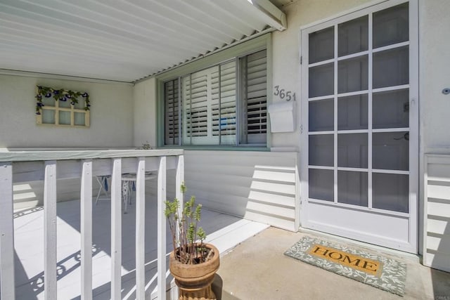 property entrance featuring stucco siding