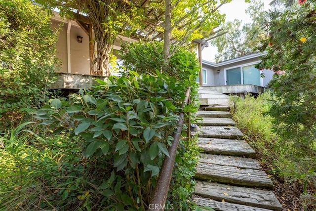 225 Hacienda Ave, San Luis Obispo, CA 93401 - view of yard featuring stairway