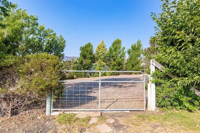 225 Hacienda Ave, San Luis Obispo, CA 93401 - view of gate