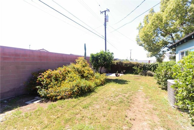 9943 Vernon Ave, Montclair, CA 91763 - view of yard