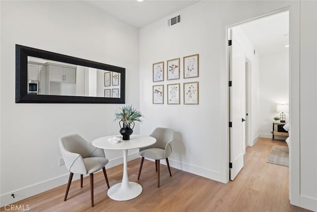 4140 Hillside Dr, San Luis Obispo, CA 93401 - sitting room featuring light wood-style floors and baseboards