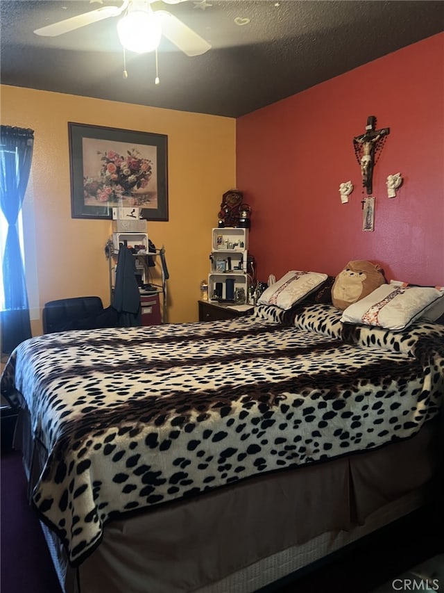 bedroom with ceiling fan