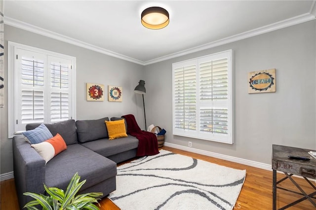 426 Ultimo Ave, Long Beach, CA 90814 - living room featuring wood finished floors, crown molding, and baseboards