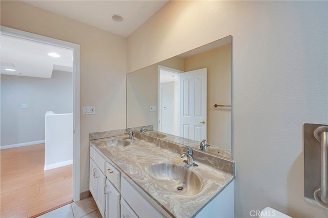 1161 Spazier Ave Unit 4, Glendale, CA 91201 - bathroom with double vanity and baseboards