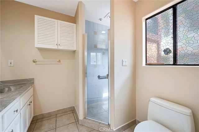 1161 Spazier Ave Unit 4, Glendale, CA 91201 - full bath with a stall shower, toilet, vanity, and baseboards