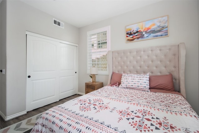 29048 N W Hills Dr, Valencia, CA 91354 - bedroom with wood finished floors and a closet
