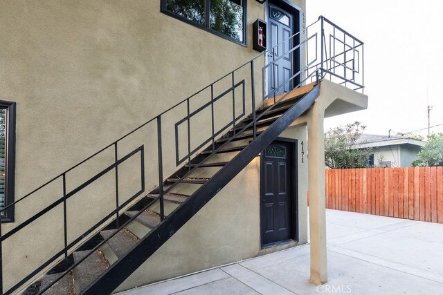 4401 La Clede Ave, Los Angeles, CA 90039 - view of stairs