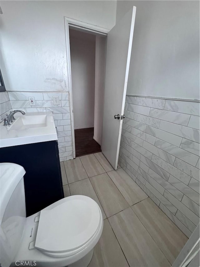 15407 S Visalia Ave, Compton, CA 90220 - half bath with tile walls, vanity, and toilet