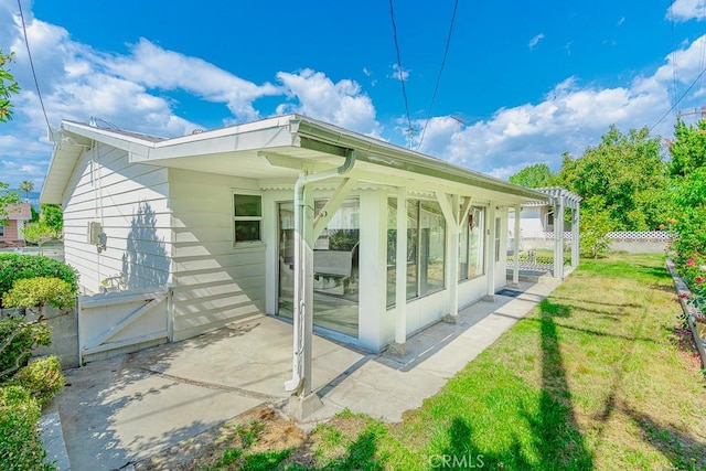 43451 Briercliff Dr, Hemet, CA 92544 - view of side of property featuring a sunroom and a patio