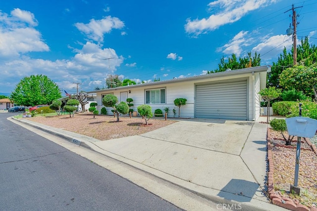 43451 Briercliff Dr, Hemet, CA 92544 - single story home with concrete driveway and a garage