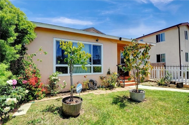 5864 Bonsallo Ave, Los Angeles, CA 90044 - view of front facade with stucco siding