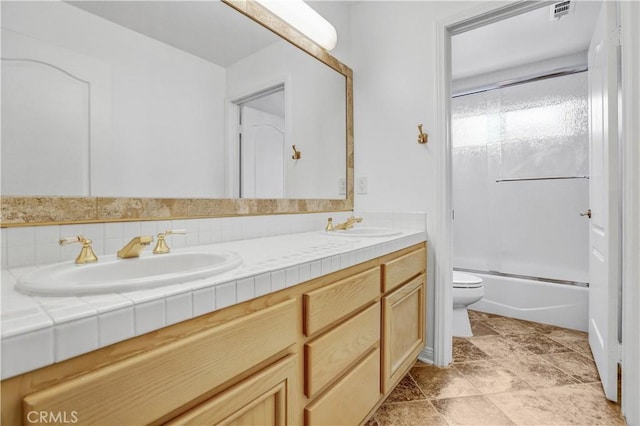 4064 Lemonberry Pl, Thousand Oaks, CA 91362 - full bath featuring toilet, double vanity, and enclosed tub / shower combo