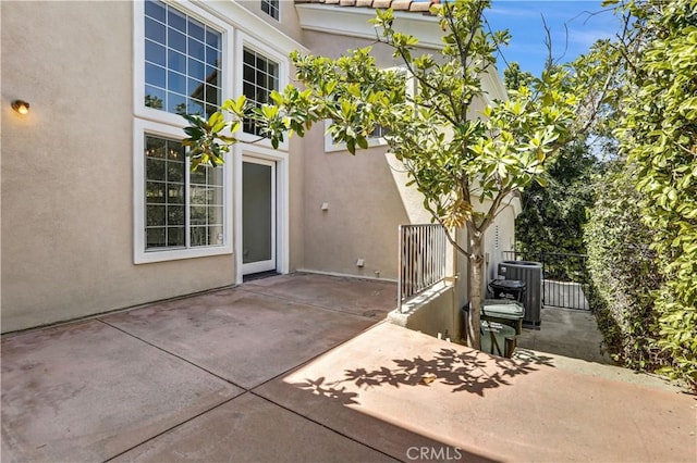 4064 Lemonberry Pl, Thousand Oaks, CA 91362 - view of patio with central AC and fence