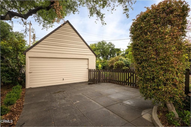 1770 Loma Vista St, Pasadena, CA 91104 - detached garage with fence