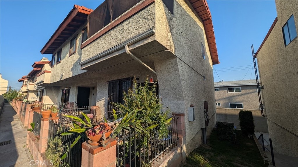 522 N Nicholson Ave Unit A, Monterey Park, CA 91755 - view of home's exterior with fence and stucco siding