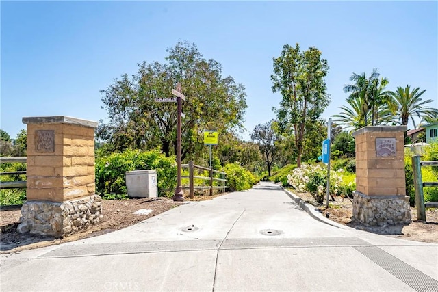 24752 Via, San Anselmo, Mission Viejo, CA 92692 - gate featuring fence