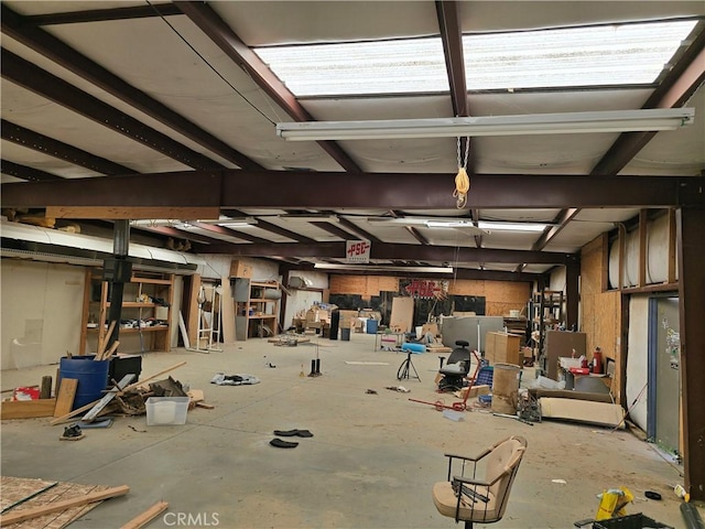 6367 Arrowhead Lake Rd, Hesperia, CA 92345 - view of garage