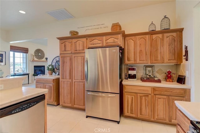 4451 Casa Sierra, Paradise, CA 95969 - kitchen with stainless steel appliances, decorative backsplash, light countertops, and recessed lighting