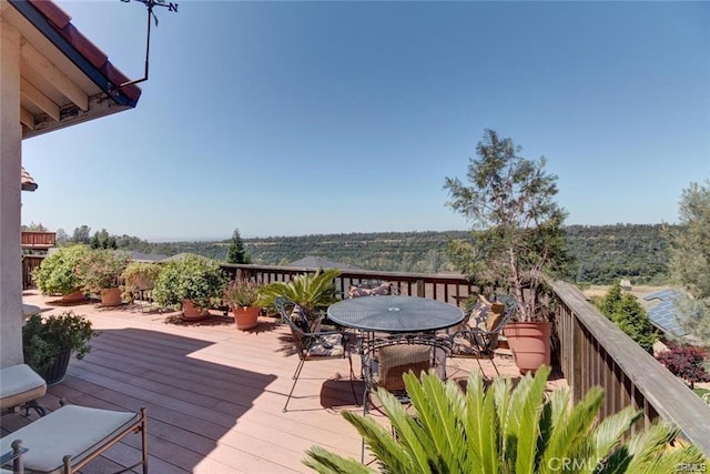 4451 Casa Sierra, Paradise, CA 95969 - deck with outdoor dining space
