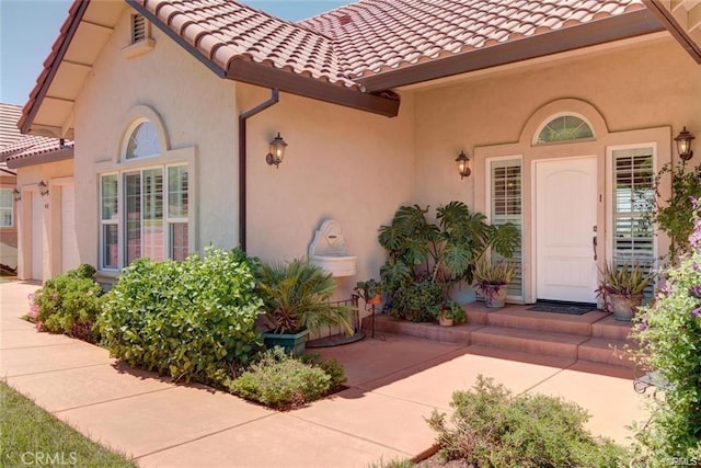 4451 Casa Sierra, Paradise, CA 95969 - entrance to property featuring a tile roof and stucco siding