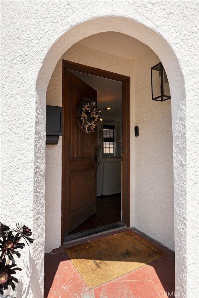 6062 Gaviota Ave, Long Beach, CA 90805 - property entrance featuring stucco siding