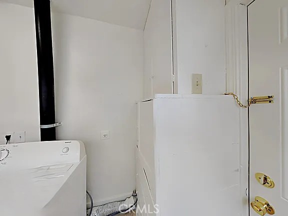 4890 7th Ave, Sacramento, CA 95820 - laundry room with washer / dryer