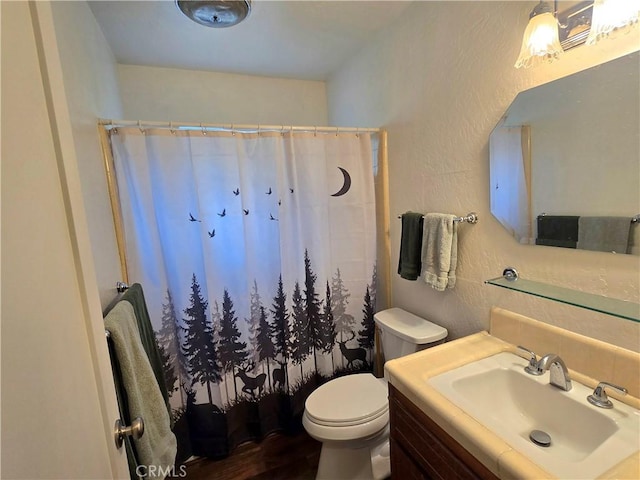 27403 Cottonwood Ln, Lake Arrowhead, CA 92317 - full bath with toilet, a textured wall, vanity, curtained shower, and wood finished floors