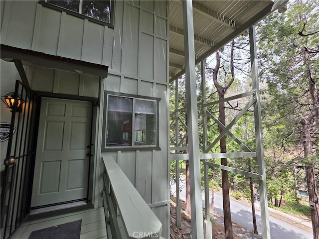 27403 Cottonwood Ln, Lake Arrowhead, CA 92317 - property entrance with board and batten siding