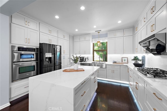 21 Fanpalm, Irvine, CA 92620 - kitchen with stainless steel appliances, a sink, white cabinets, dark wood-type flooring, and recessed lighting